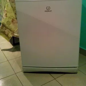 Продам холодильник indesit