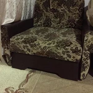  Продам диван + 2 кресла 