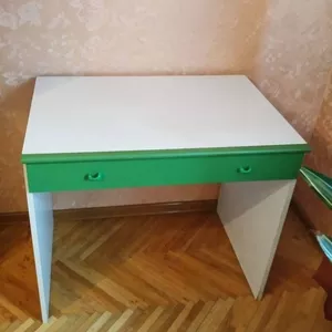 Стол-парта в идеальном состоянии.