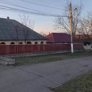 Se vinde  casa in  Orhei Sloboziea Doamnei numai de locuit este totul 